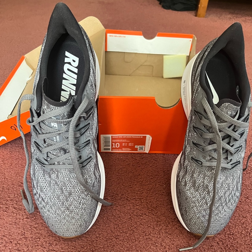 Nike Air Zoom Pegasus 36 Women’s Running Shoes size 10.